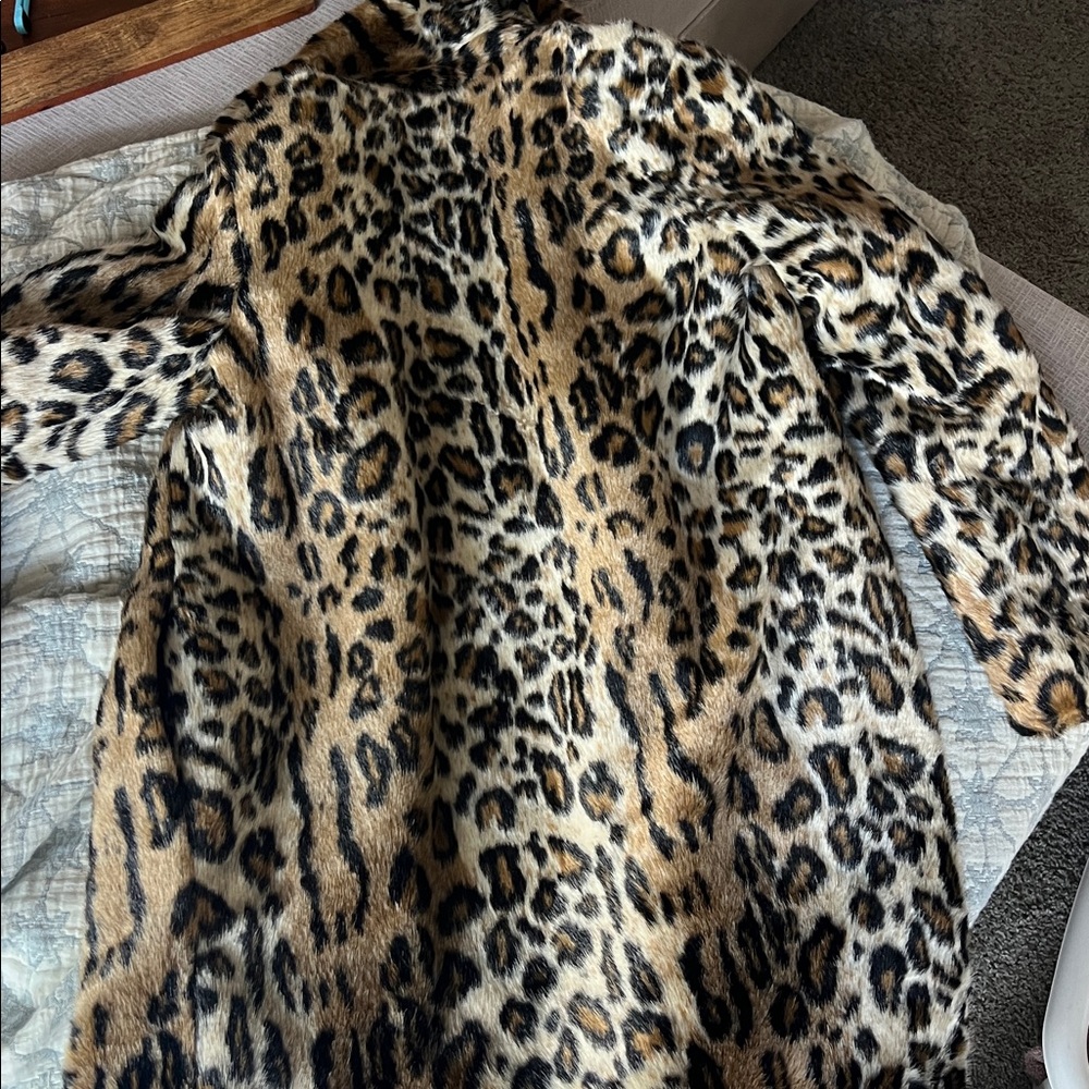 EUC Mango Faux Fur Leooard Coat XS - Picture 6 of 7